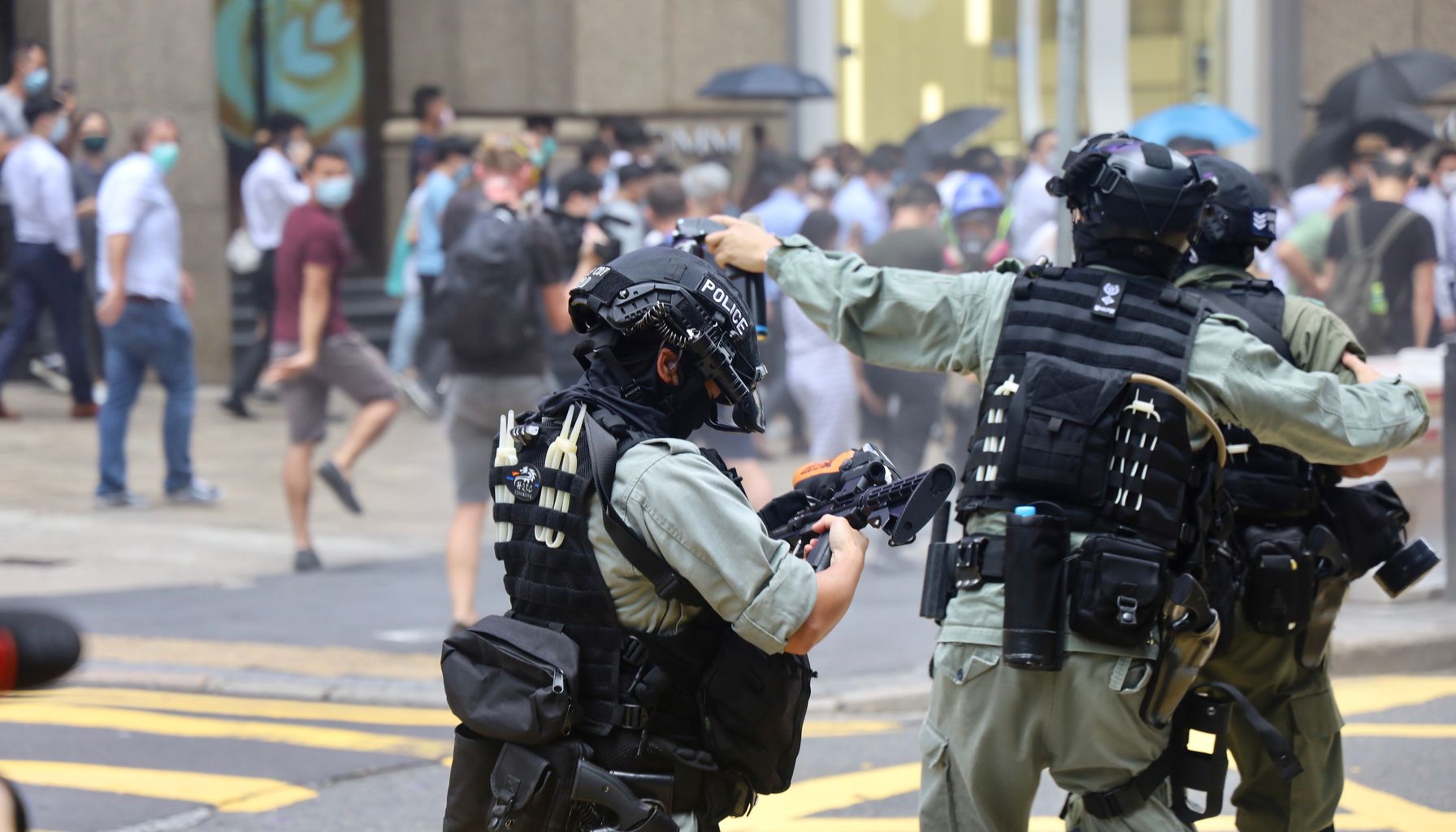 Protestas contra o alto custo de vida viram guerrilha em Milão
