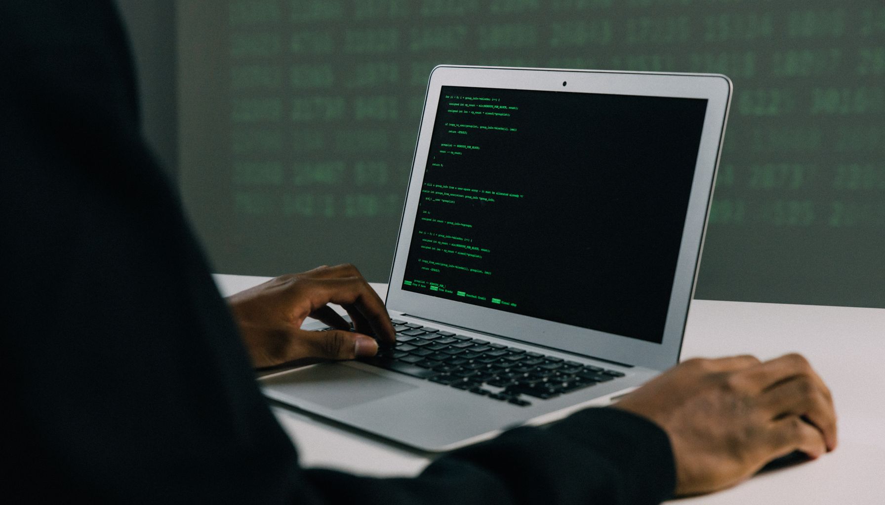 Récord de incidentes cibernéticos en 2026; señales de agentic hacking — Foto: Matias Mango (Pexels)