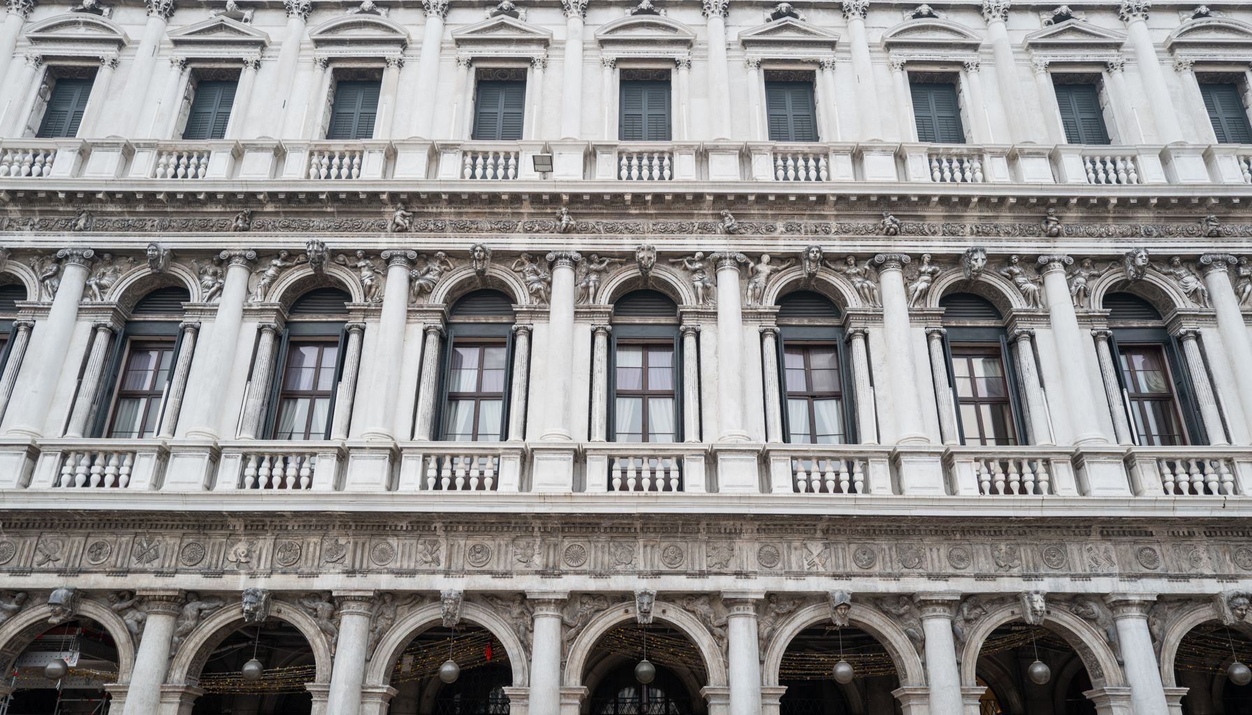 Tribunal de Venecia: incompetencia territorial y remisión a Trieste — Foto: Anthony Rahayel (Pexels)