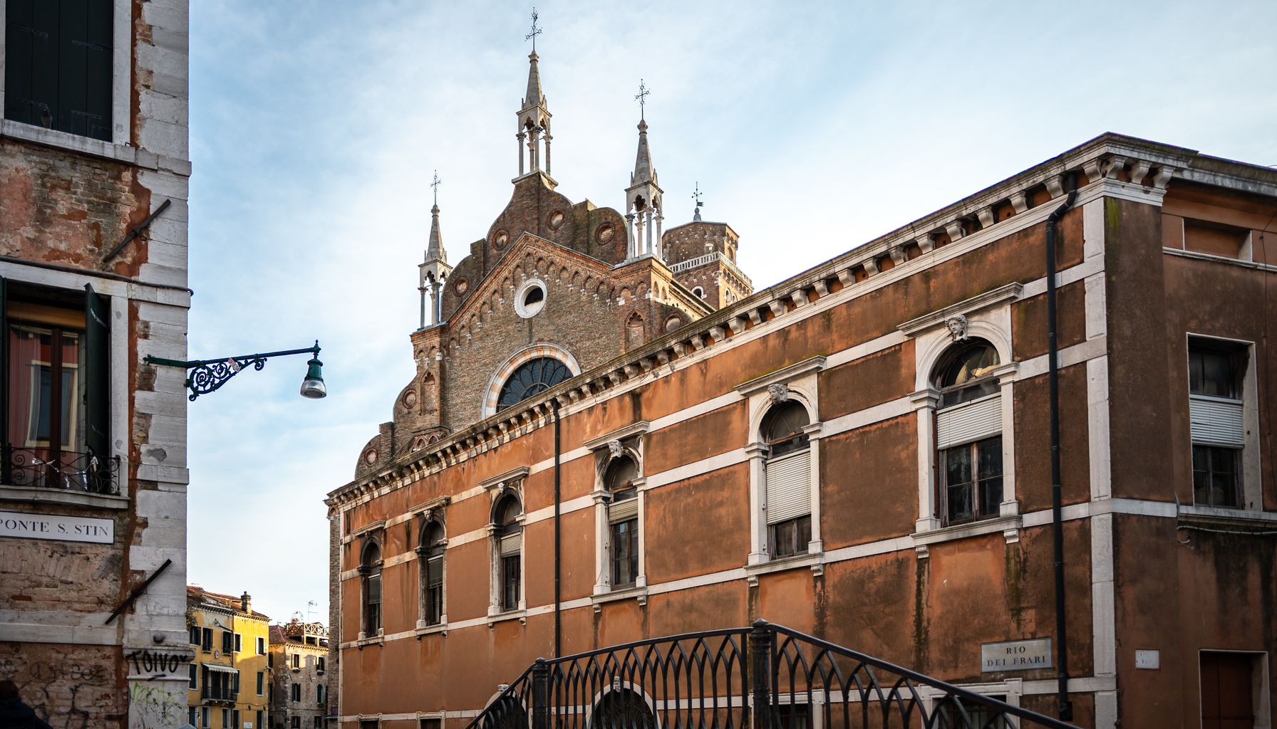 Tribunale di Venezia reconoce ciudadanía iure sanguinis (sent. 20295/2026) — Foto: Dominik Gryzbon (Pexels)