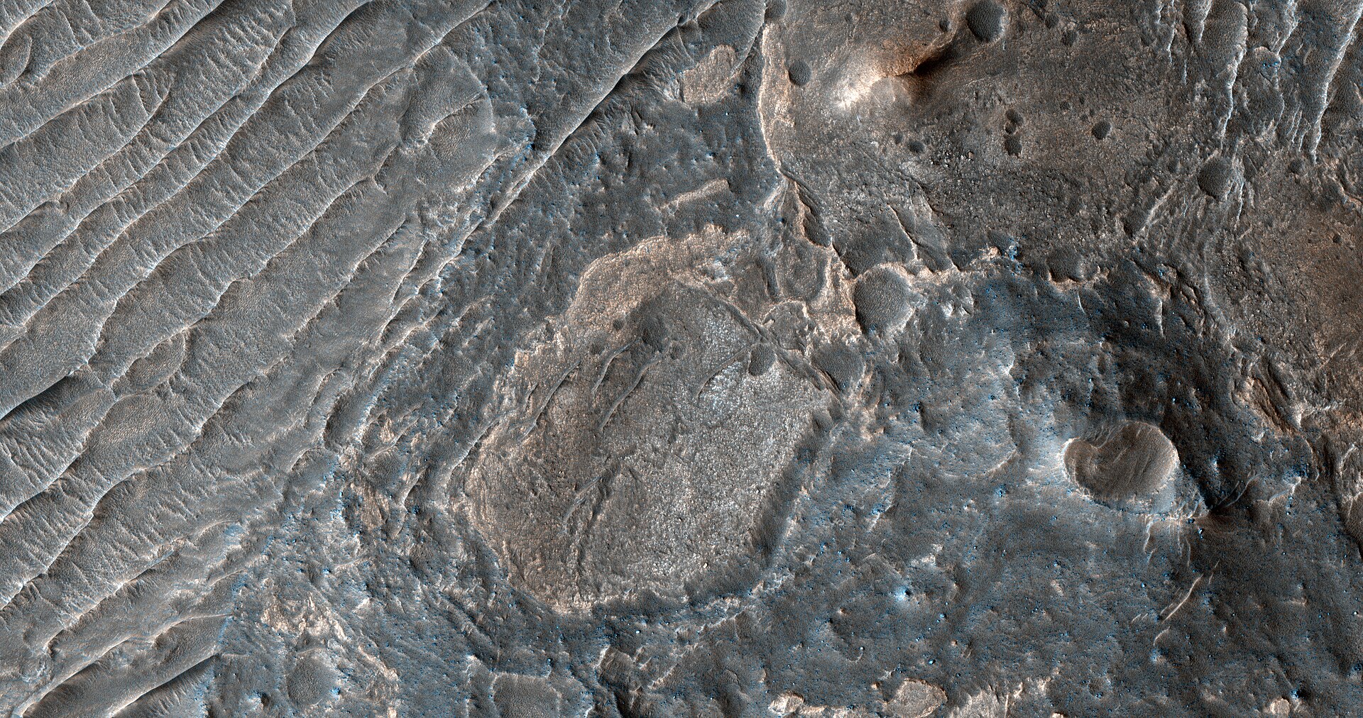 Valles Marineris Still Tectonically Active, Shaking Mars — Foto: UAHiRISE (NASA) (CC0)